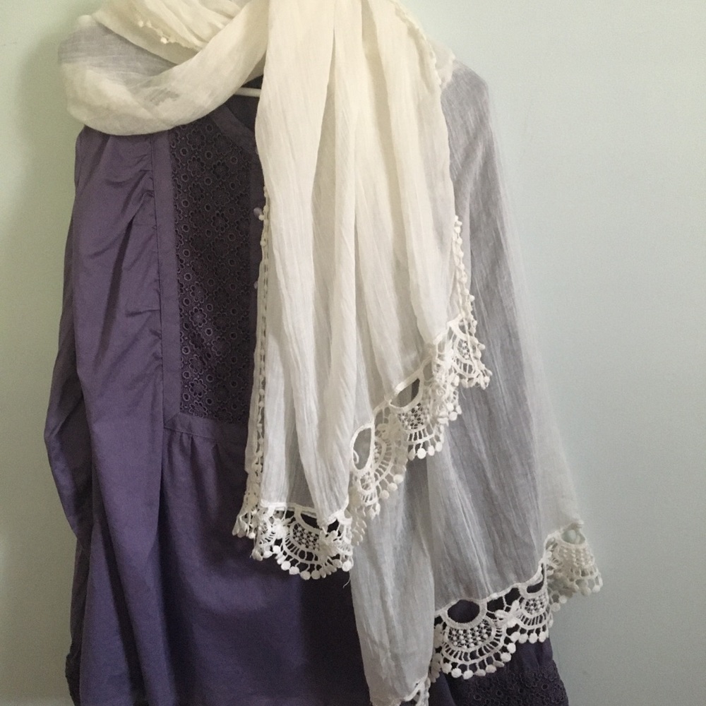 Beautiful dressy Scarf off white